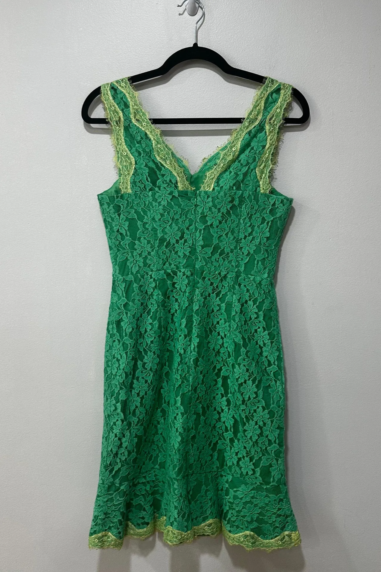 Mcginn  green lace dress  Size 2 - Image 3