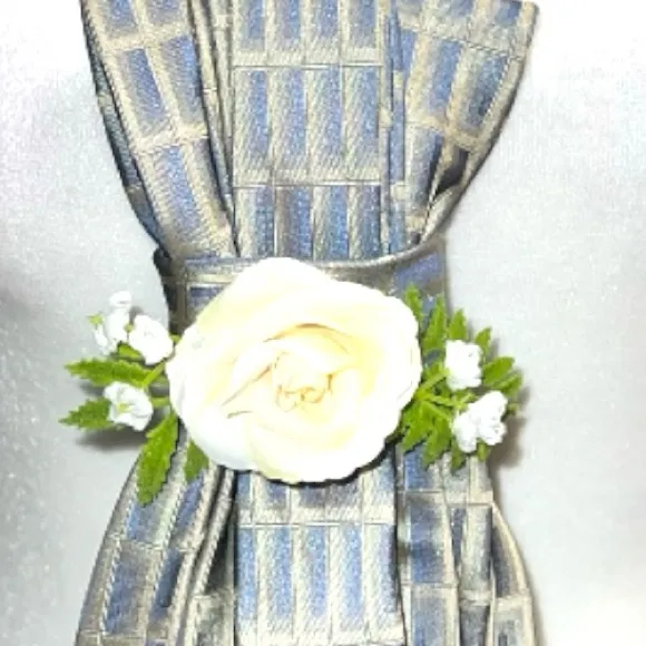 “Dainty Dapper” Elegant Pearl and Floral necktie Necklace Blue - Image 2