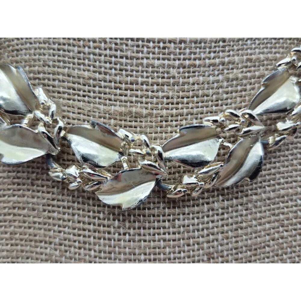 Vintage Costume Jewelry Set Collar Necklace & Clip Earrings Gold Tone Leaves - Image 6