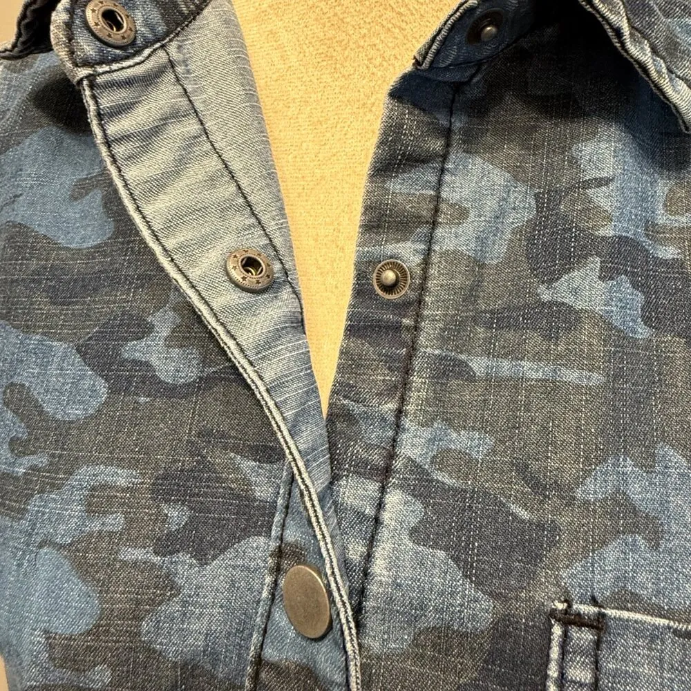 Blank NYC women's small blue denim camo snap button long sleeve shirt - Image 6