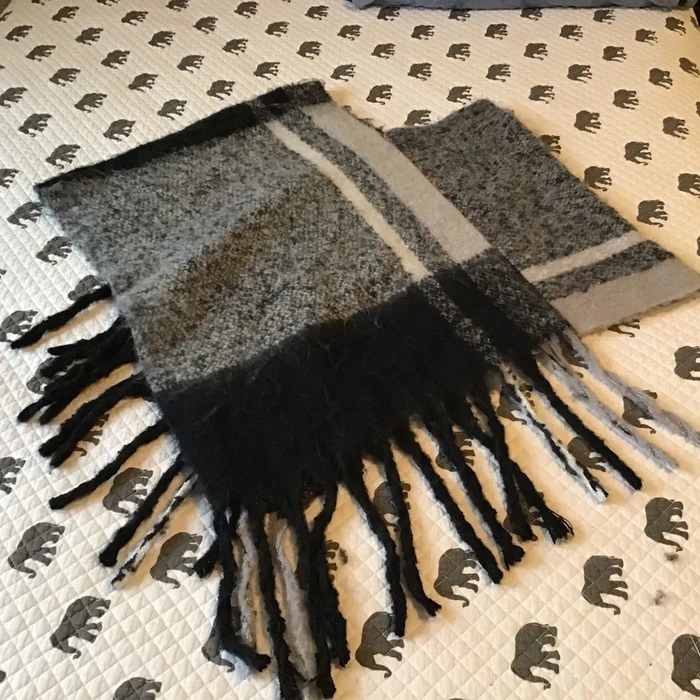 capsule wardrobe black & white pullover‎ wrap striped gray black white Striped - Image 5