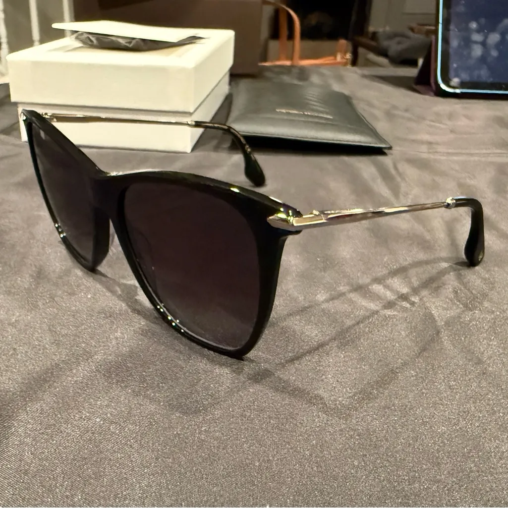 Victoria Beckham VB636S Sunglasses Black with Silver Hardware FULL INCLUSION - Image 11