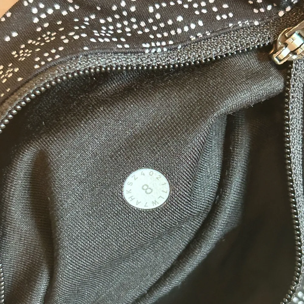 Lululemon Quick Pace Short 2" Soundwave White Black Size 8 - Image 7