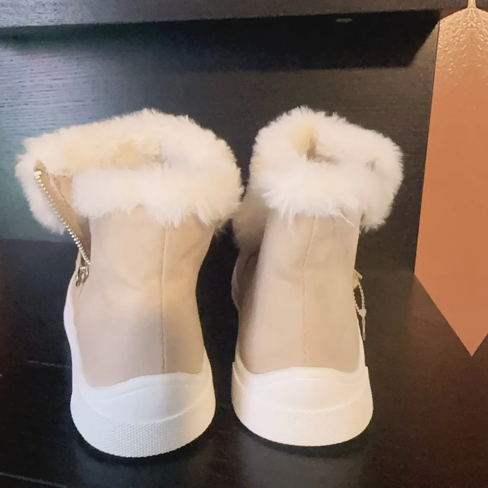 Madden Girl Beige Tan Cream Velvet Boho Fur Moccasin Flat Ankle Zip Booties NWT - Image 6