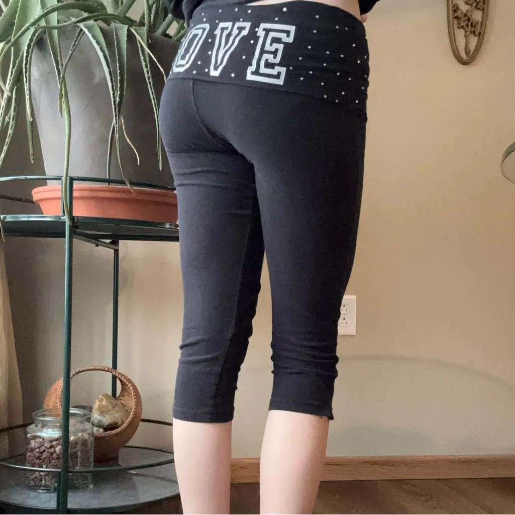 PINK Black Rhinestone Foldover Capri Leggings Size M - Image 9