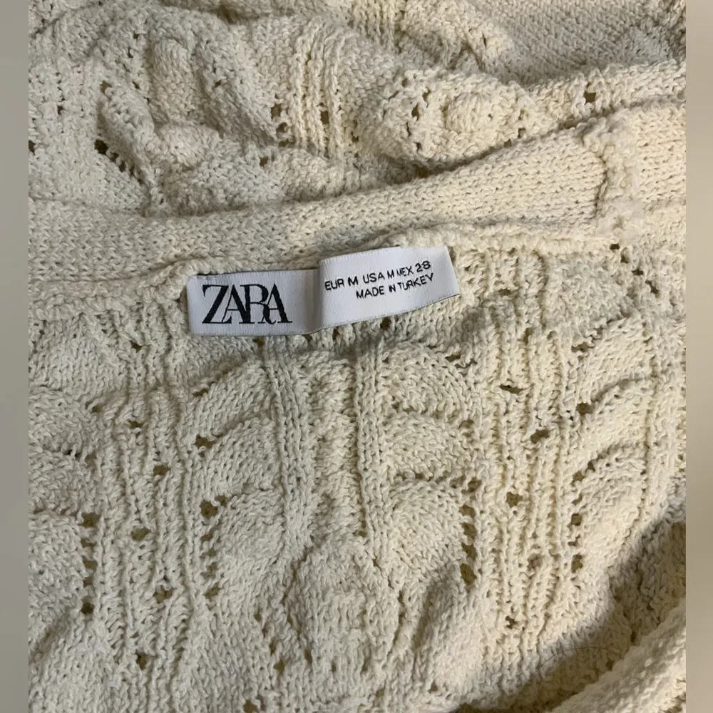 #20 EUC Zara White Knitted Sweater Vest Medium - Image 3