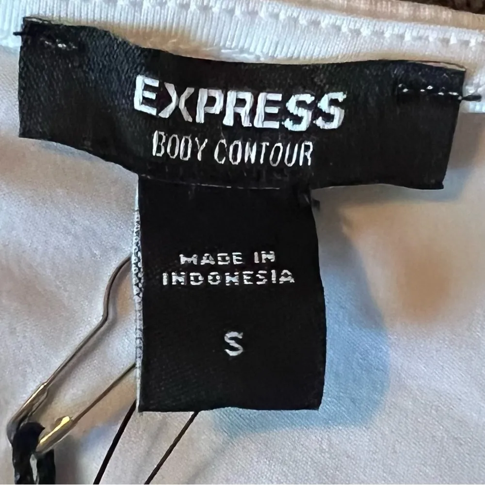 Express NEW White Bodysuit Size Small - Image 4
