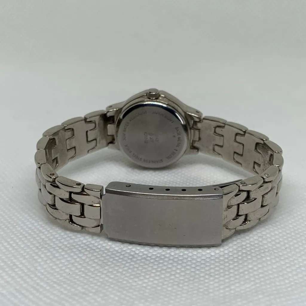 Jaclyn smith women silver tone date watch black dial 24mm round 6” running - Image 4