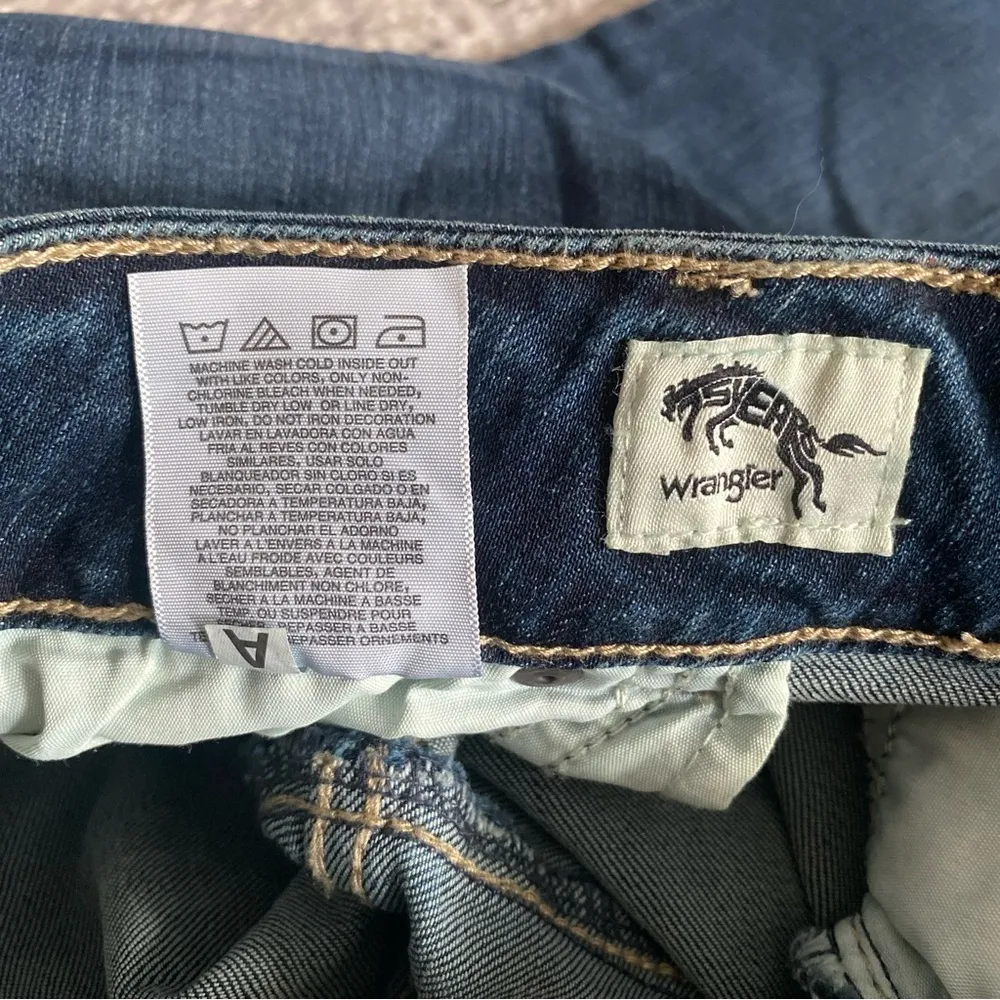 • retro Mae mid-rise bootcut jeans NWT• Size 33 *FLAW* - Image 5