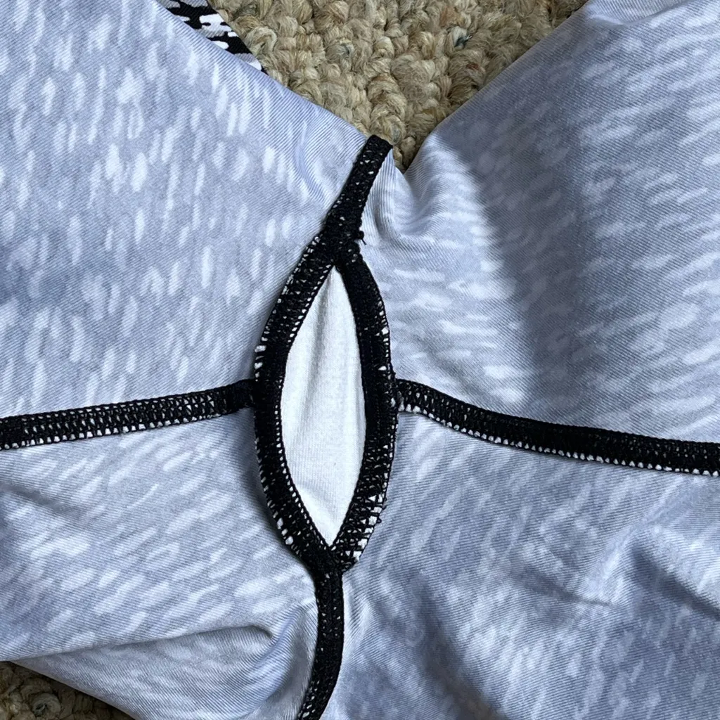 CALVIN KLEIN Performance Meteor Print Crop Leggings Size Medium - Image 11