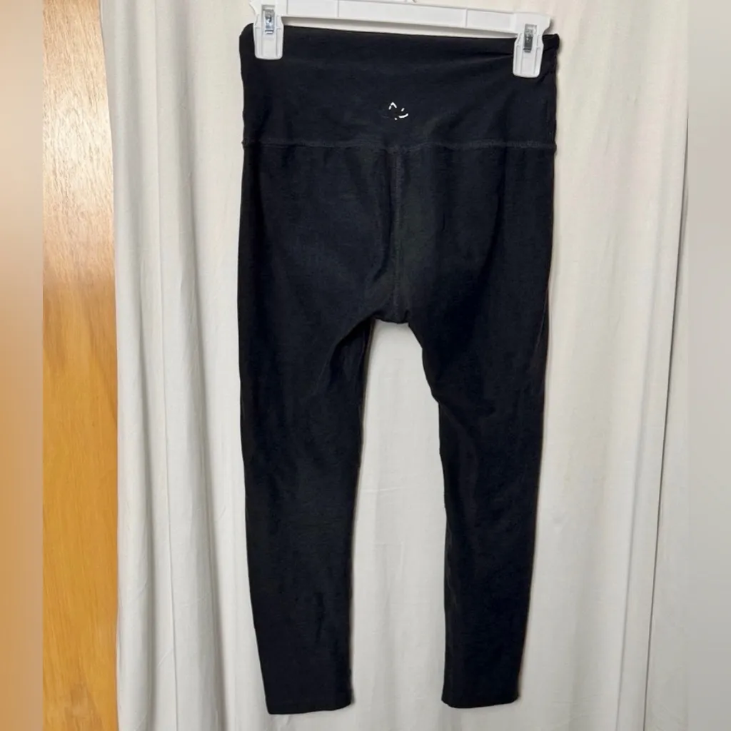 Beyond Yoga Black Spacedye High Waisted Yoga Capri Leggings Size Small - Image 6