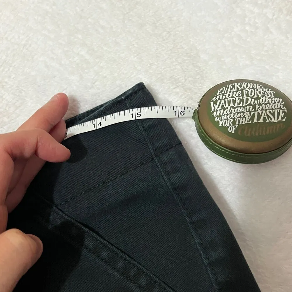 Magellan Outdoors SIZE 8 Women's Black Rolled Button Hem Four Pocket Shorts - Image 11