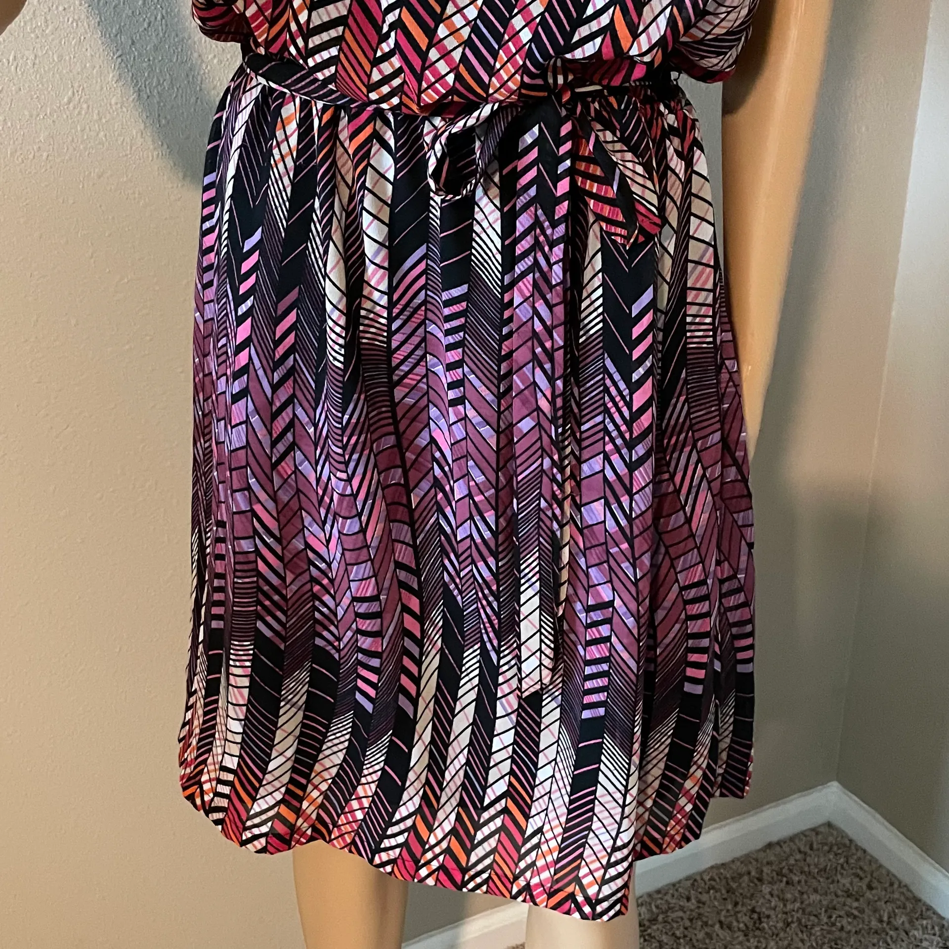 Lola P Large Sleeveless Geometric Blouson Dress - Image 4