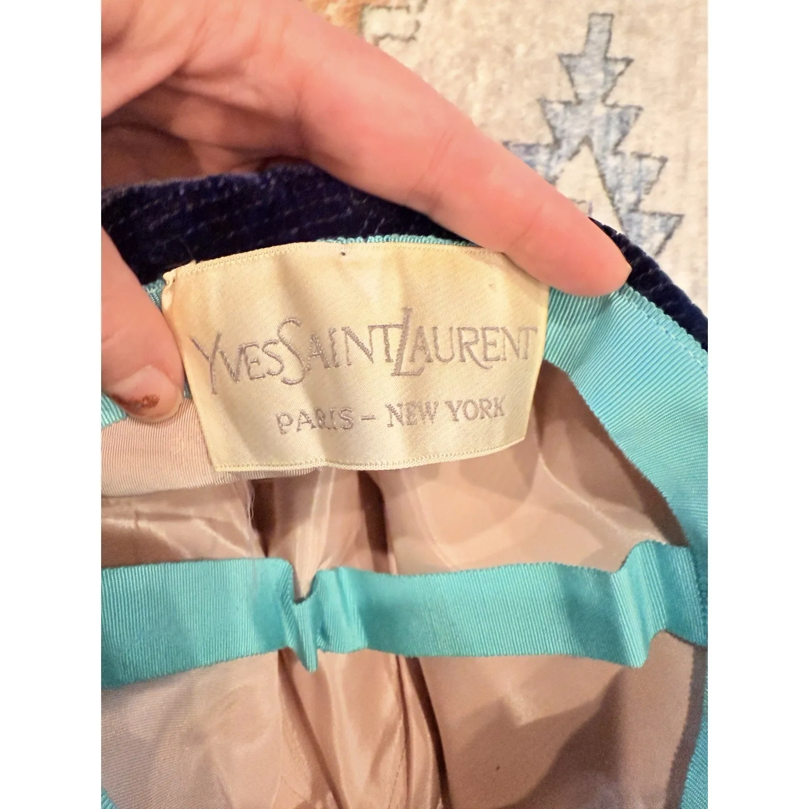 Vintage Yvonne Saint Laurent Blue velvet Peter Pan vintage stunning hat - Image 2