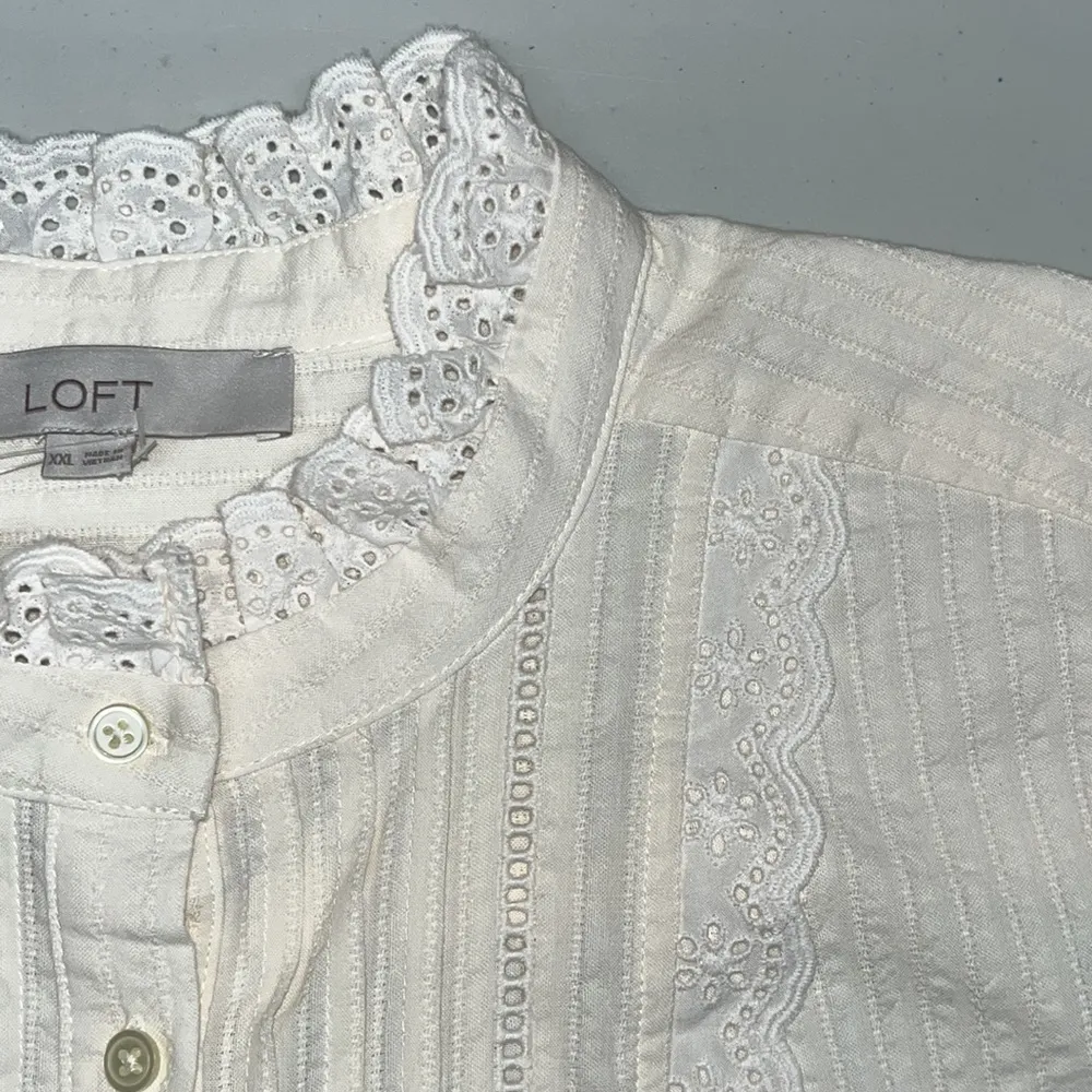 Loft Ann Taylor  NWT XXL Cream Eyelet - Lace Trim Pleated Boho Button Down Shirt - Image 5