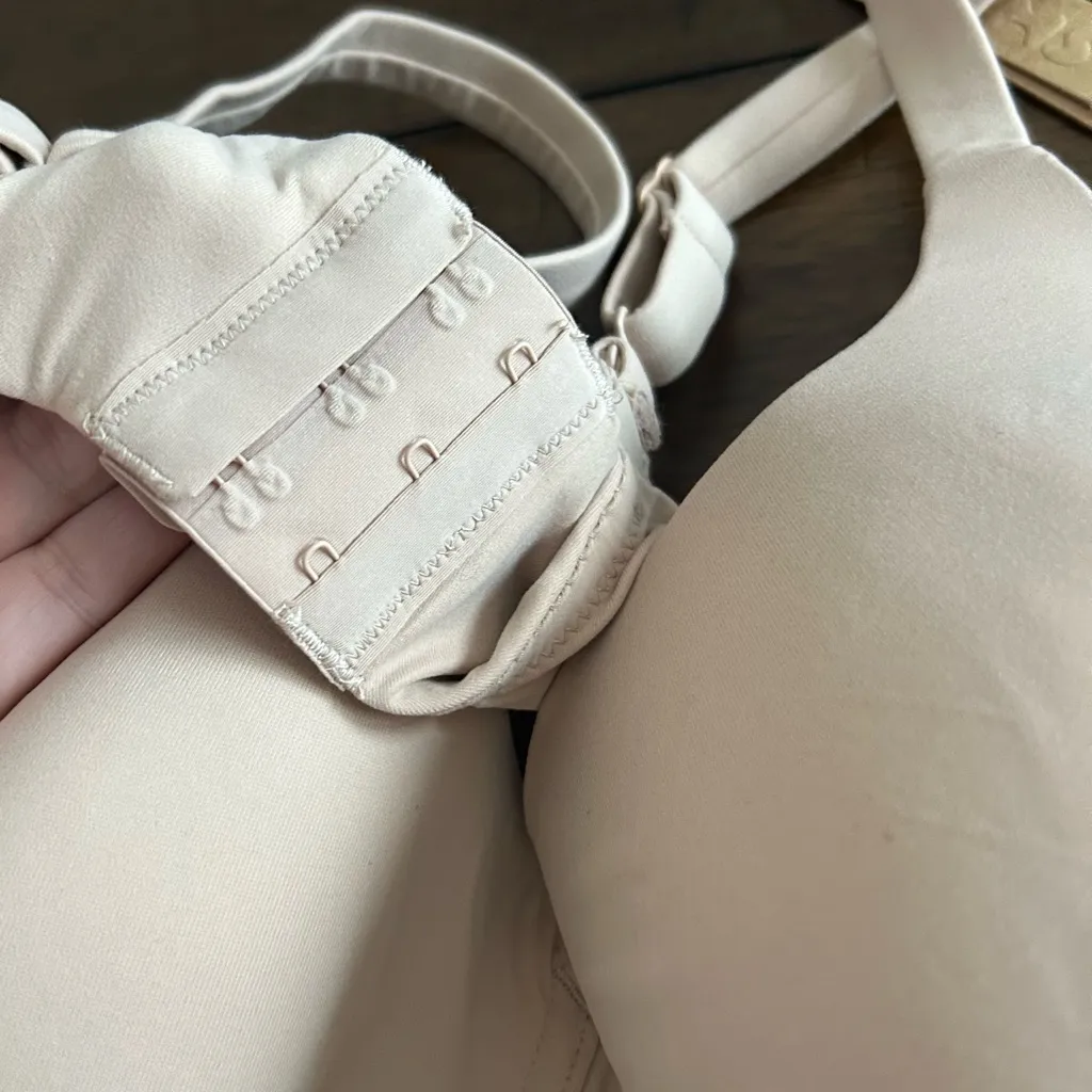 SKIMS Fits Everybody T-Shirt Bra in Mica Light Tan Size 42D NEW With Tags - Image 7