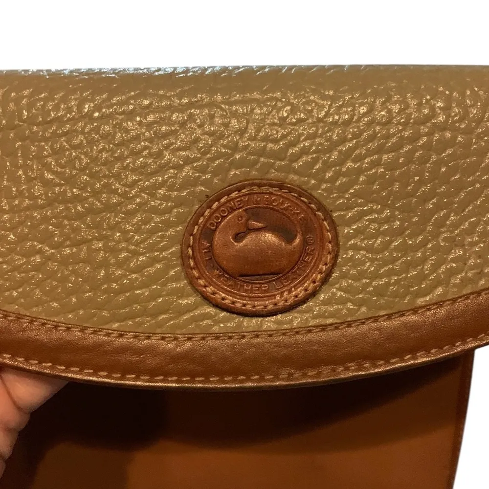 Dooney & Bourke vintage trifold wallet - Image 4