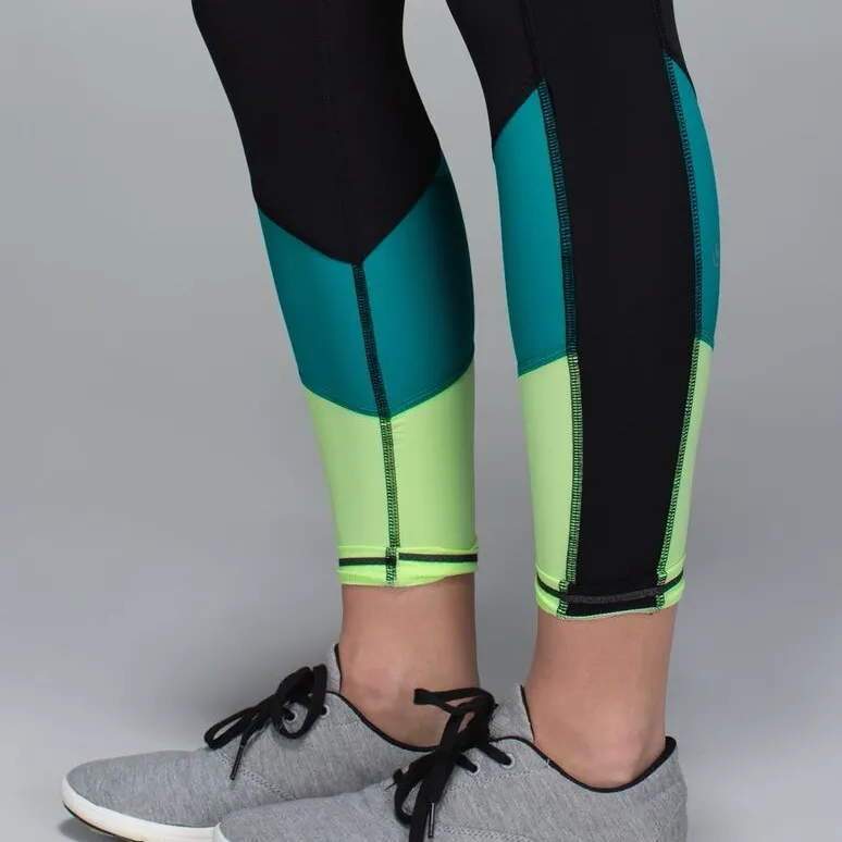 Lululemon Trail Bound 7/8 Tights Luxtreme Womens Size 6 Side Pockets - Image 3