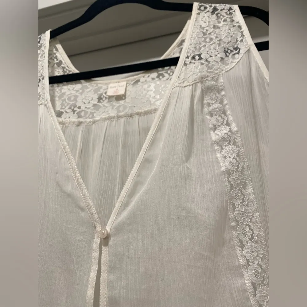 VTG 90s  White Lace & Sheer Button-Up V-Neck Tank Top - M - Image 6