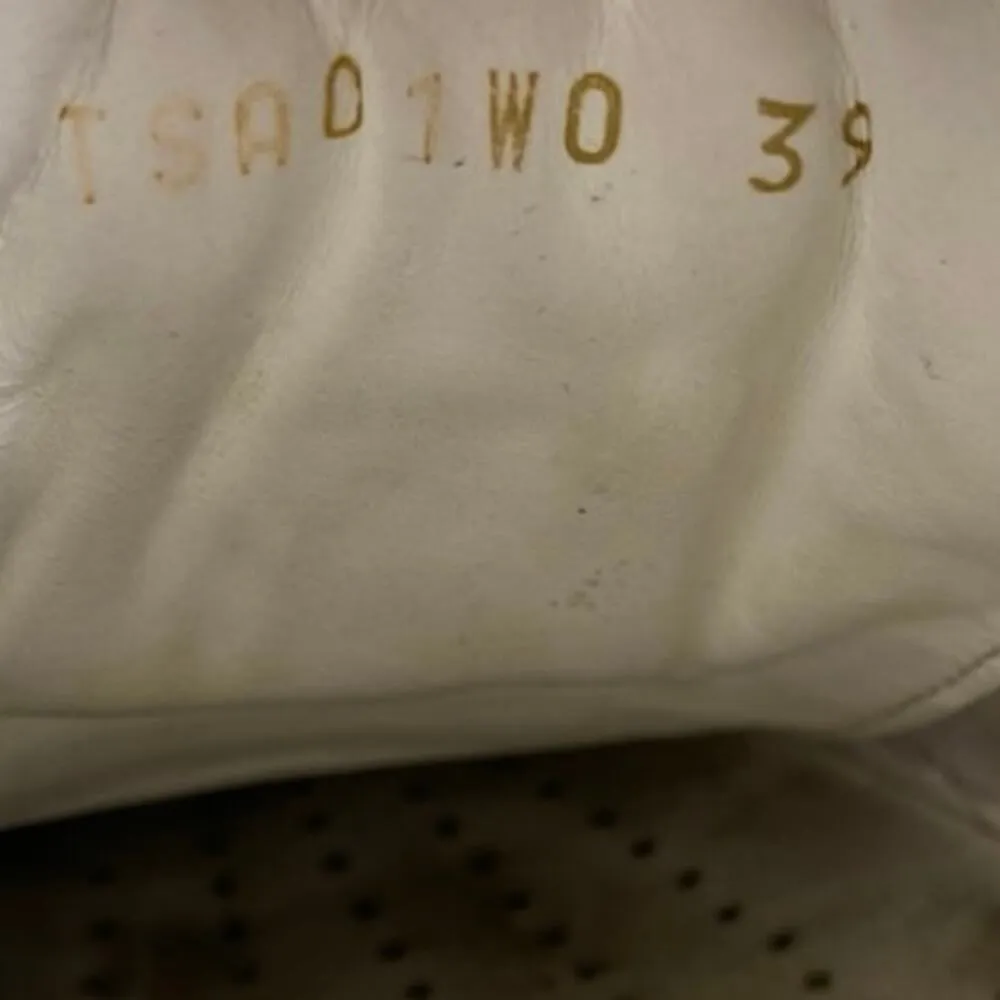 Valentino Garavani Rockstud Women's White Lace Up Low Top Leather Sneakers Sz 9 - Image 11