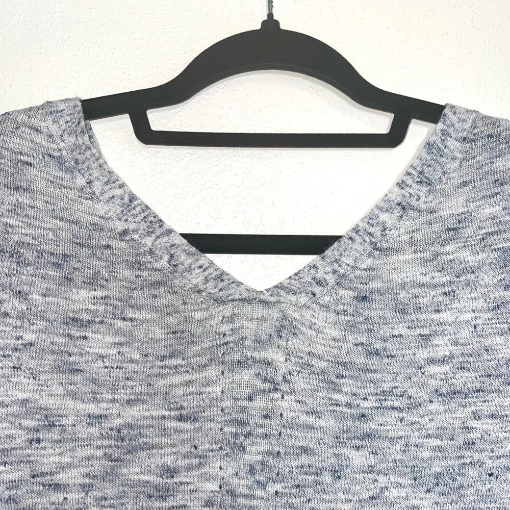 Light Blue Heathered V-neck Fitted Sweater - Image 7