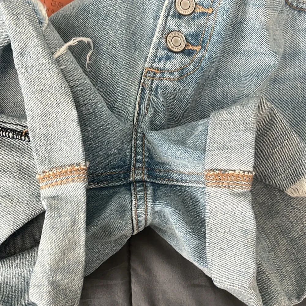 Lucky Light Wash Distressed Boyfriend Short Size 8/29 - Image 6