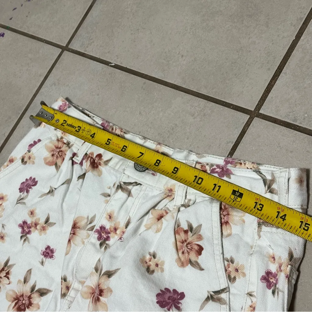 American Eagle White Denim Floral Print Women's Casual Mom Shorts size 8 - Image 6