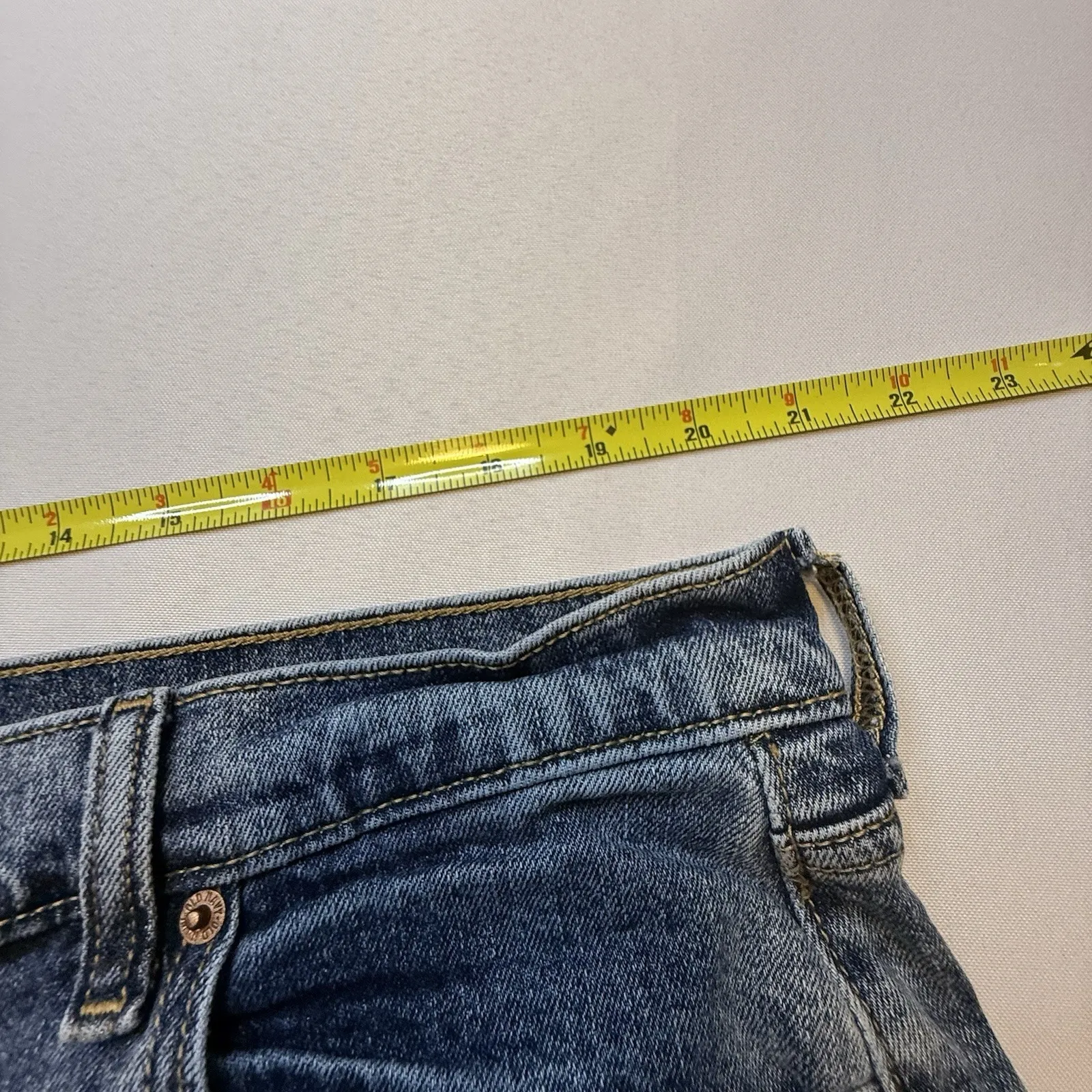 Old Navy High Rise Boyfriend Jeans Womens Sz 18 Med Wash Distress Straight Leg # - Image 7