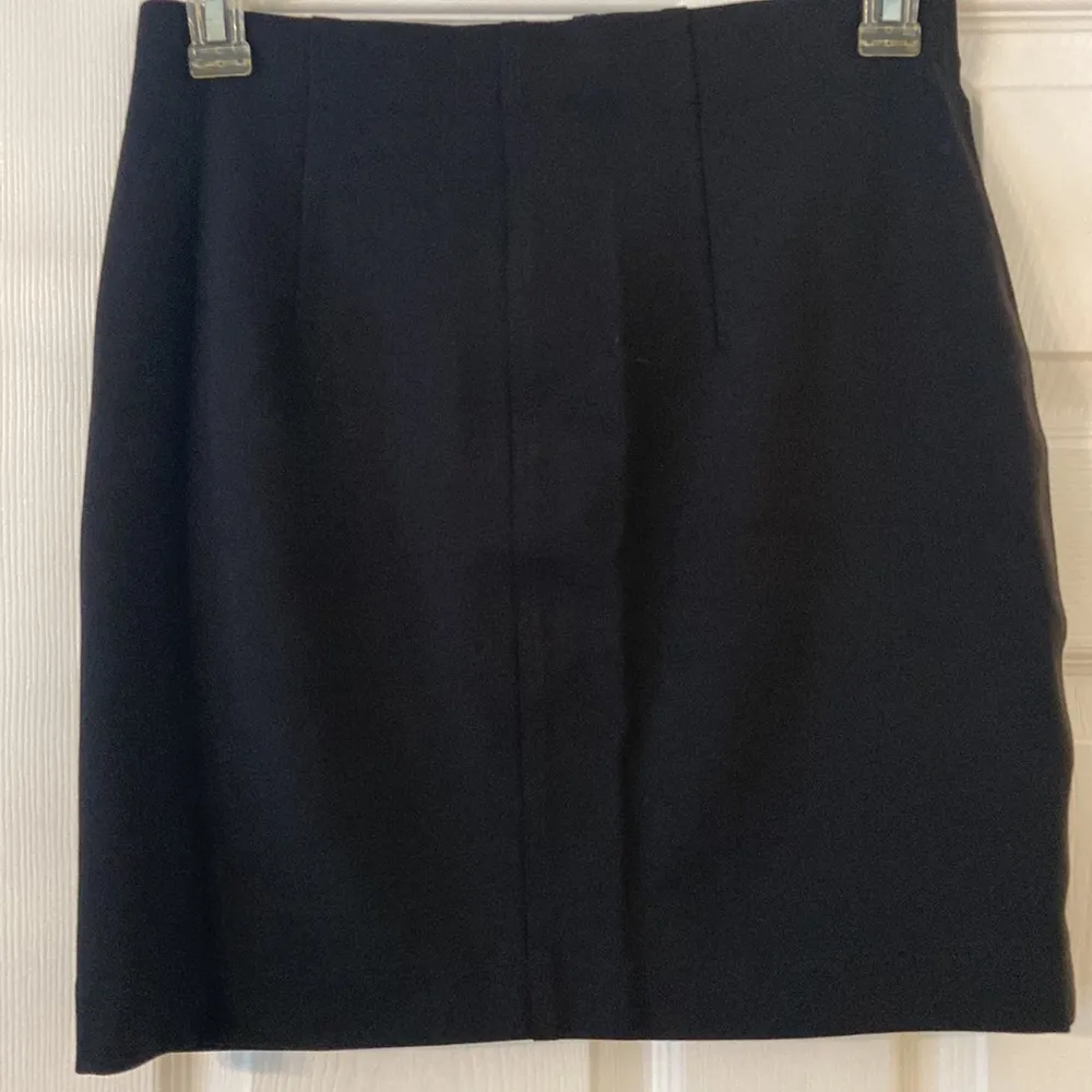 H&M Skirt my size M brand new color black measurement in photos - Image 2
