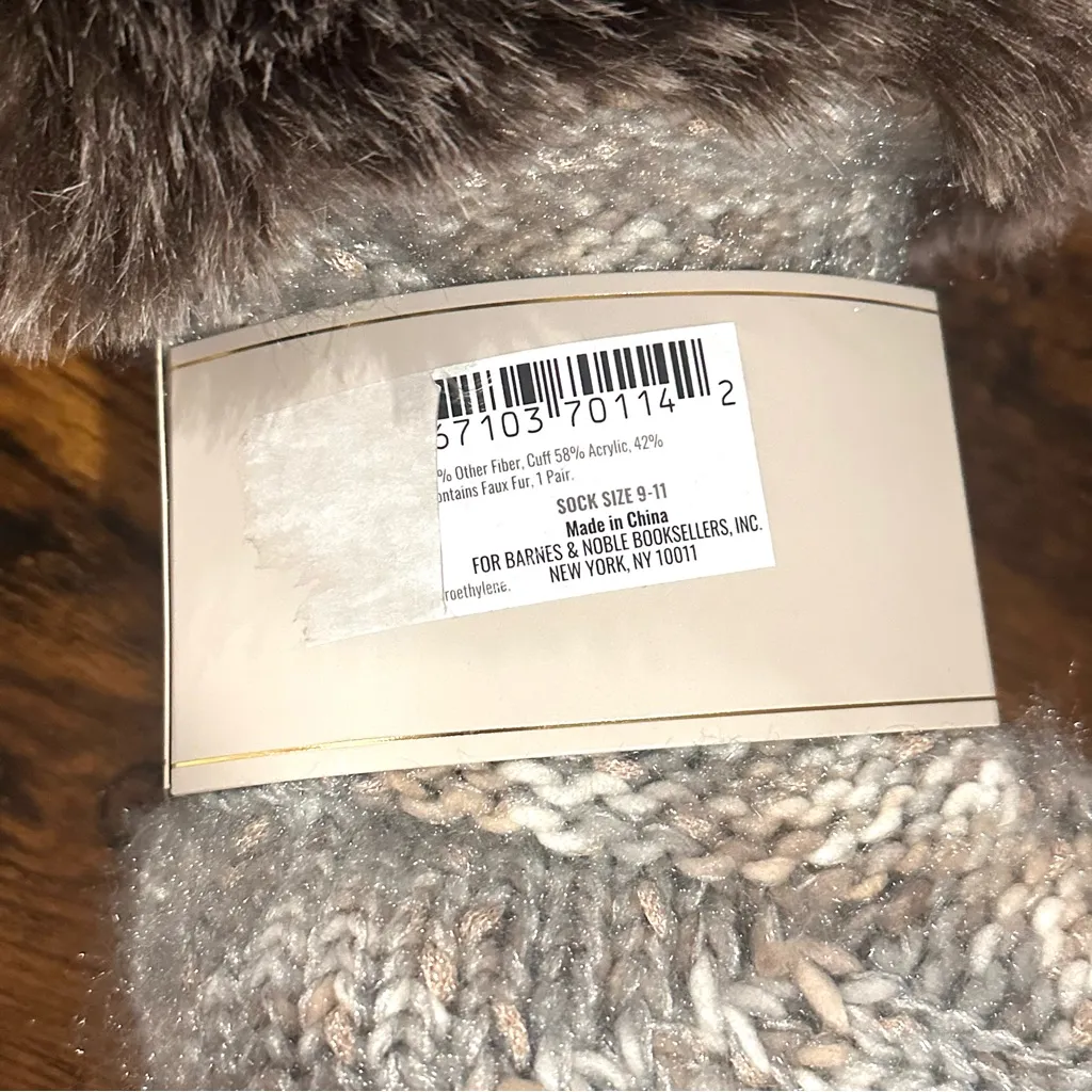 NWT Barnes & Noble Reading Socks Size 9 - Image 4
