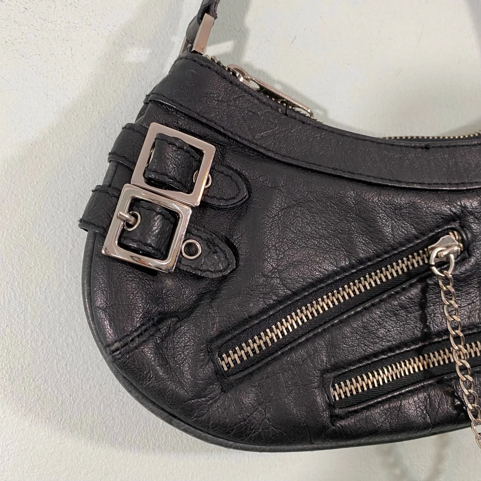 Vintage 90s / Y2K Roxy Black Leather Metal Chain Detail Mini Shoulder Bag - Image 2