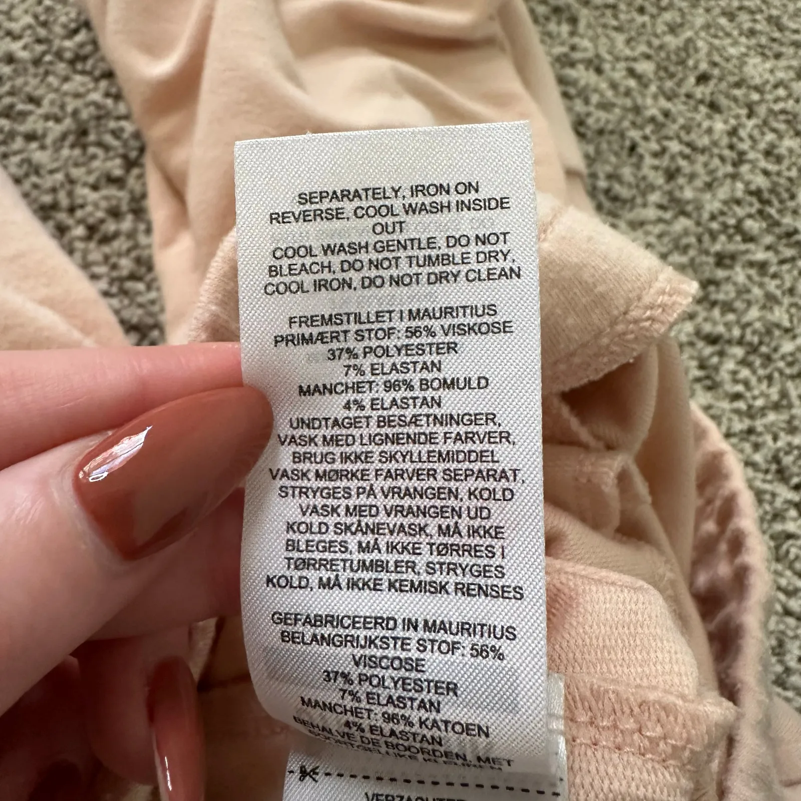 Gymshark light pink jogger sweatpants size M - Image 8