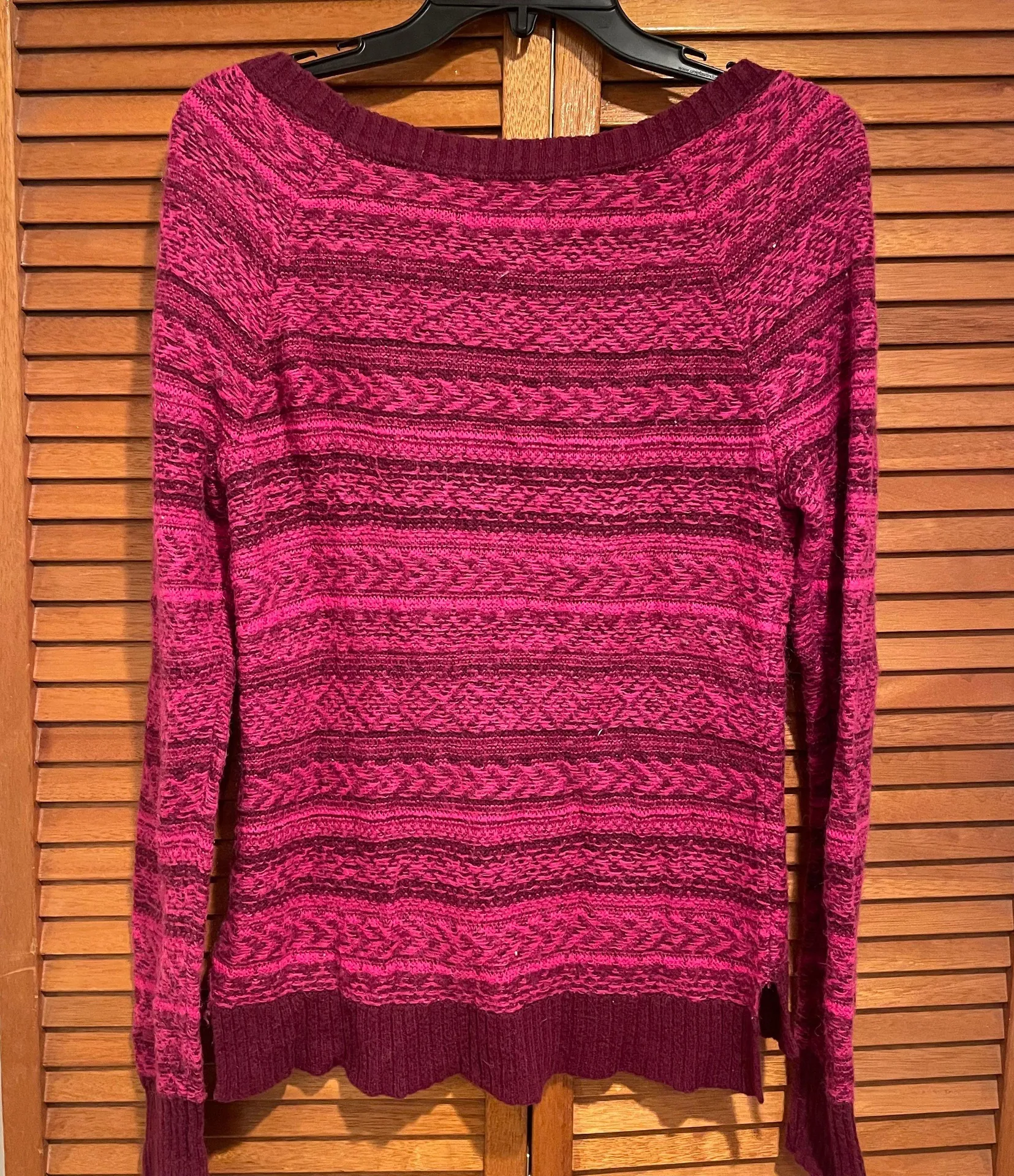 Outfitters Women’s Wool Pink and Maroon Fuzzy Warm Sweater Sz M - Image 8