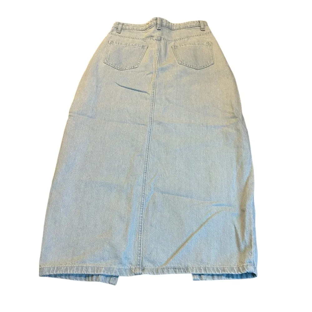 BOOHOO denim skirt with deep slit - Image 4