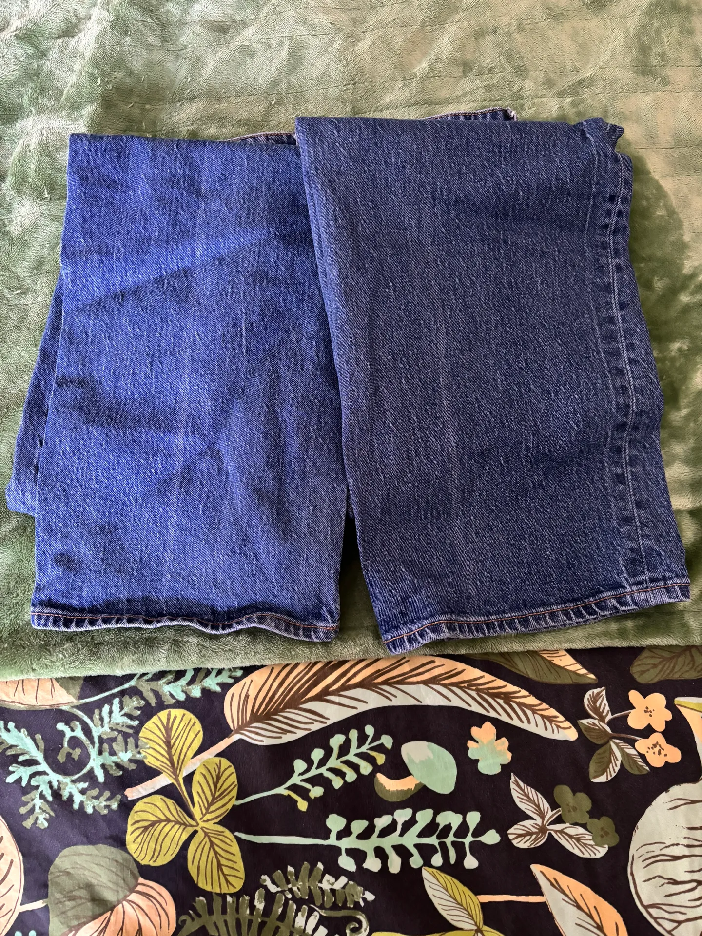 Old Navy Jeans - Image 3