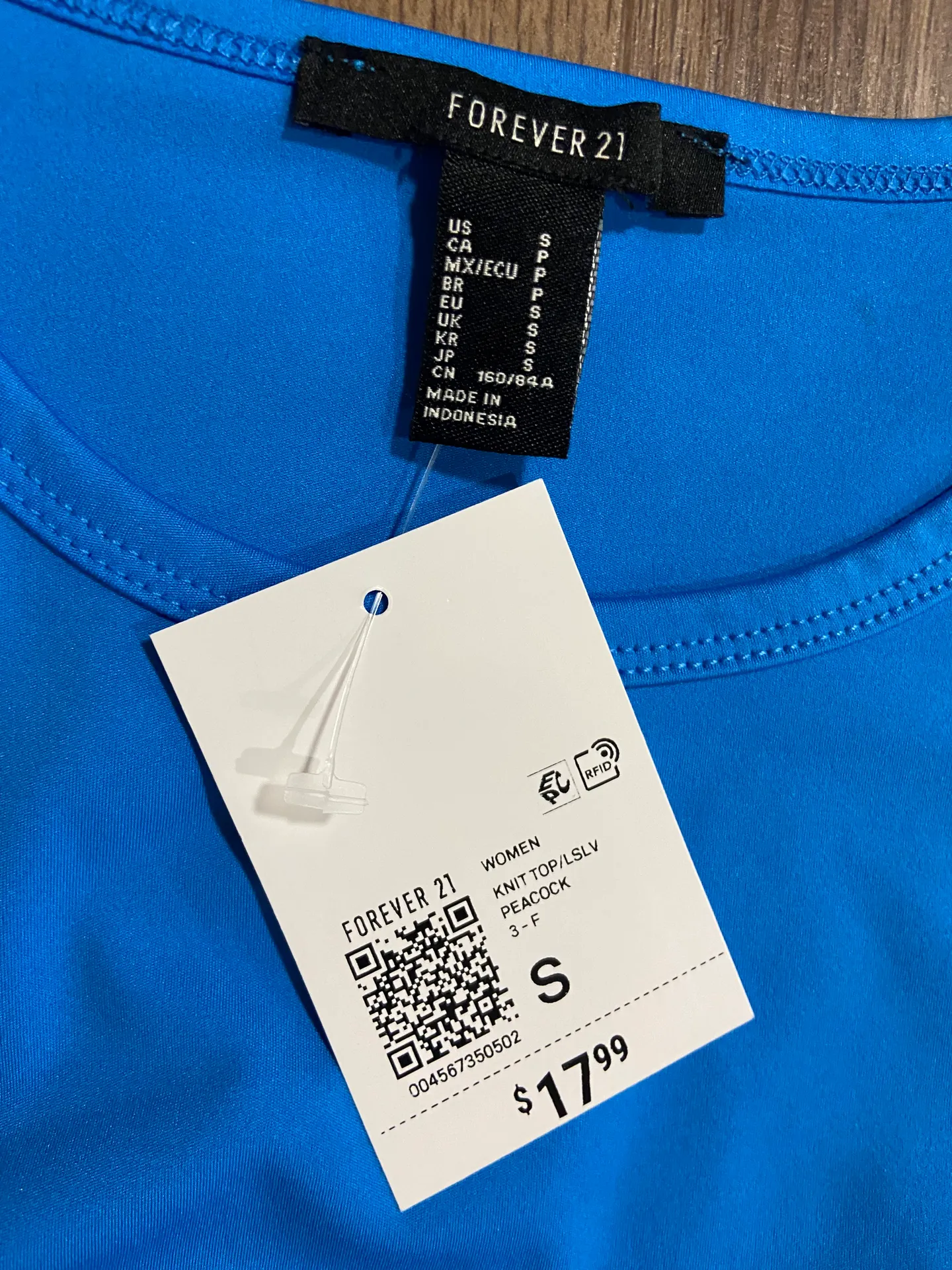 Long Sleeve Crop Top - Image 3