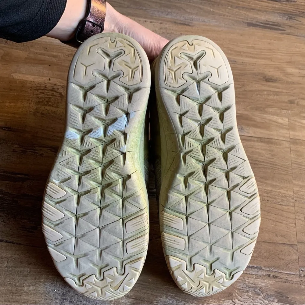 Nike Free Running Shoes Women’s Size 7.5 - Image 6