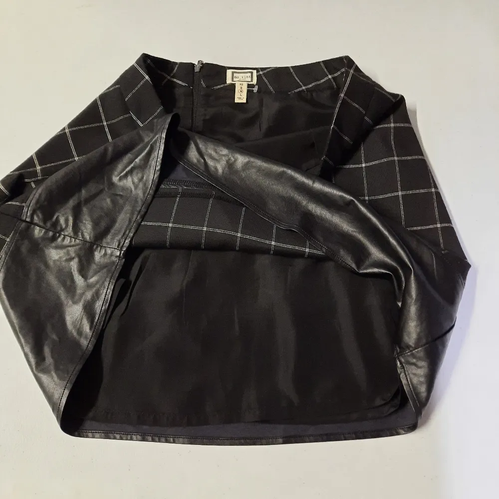 Mo:vint Skirt Womens Size Medium Black Casual Mini - Image 5