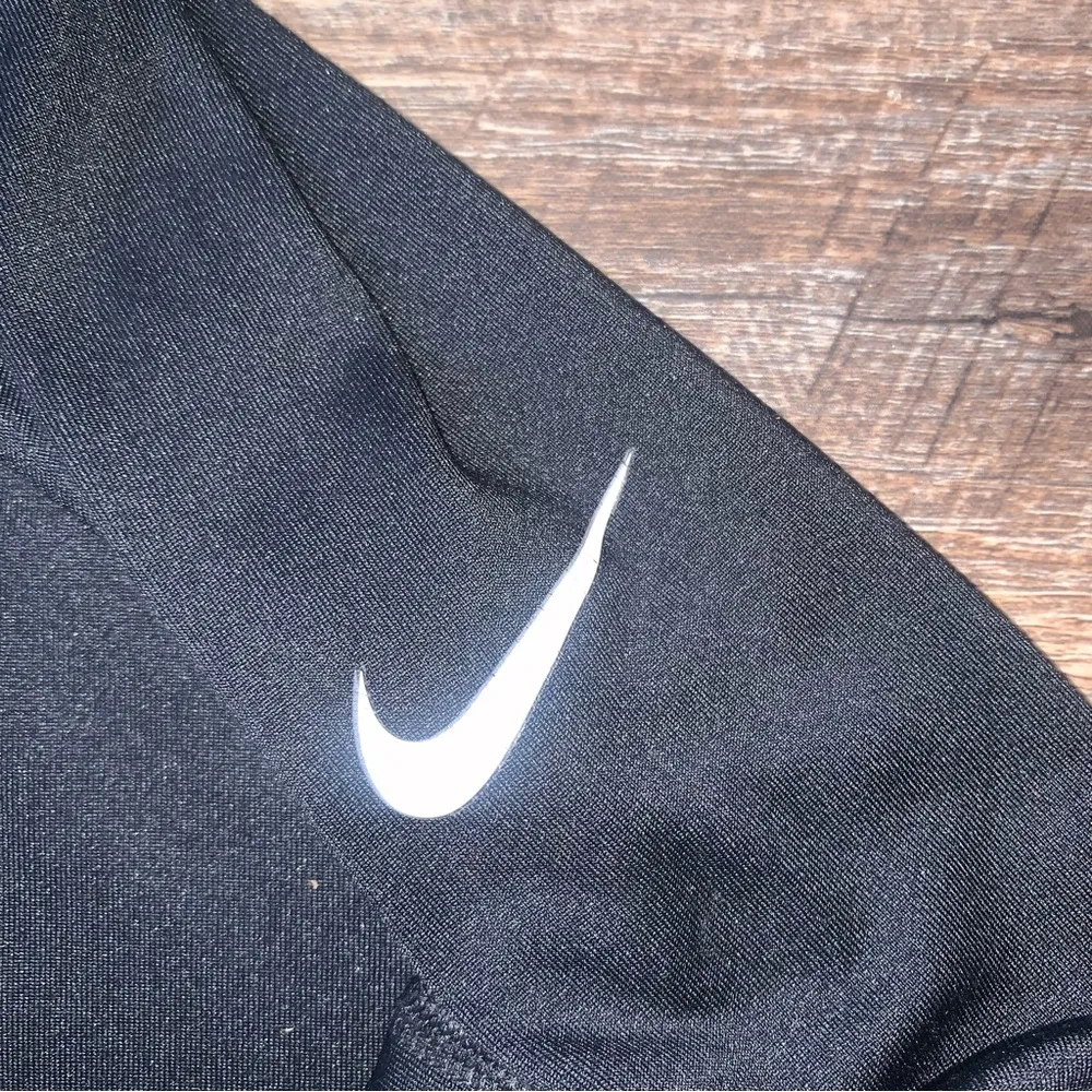 Nike Dri-Fit Pullover Medium - Image 4