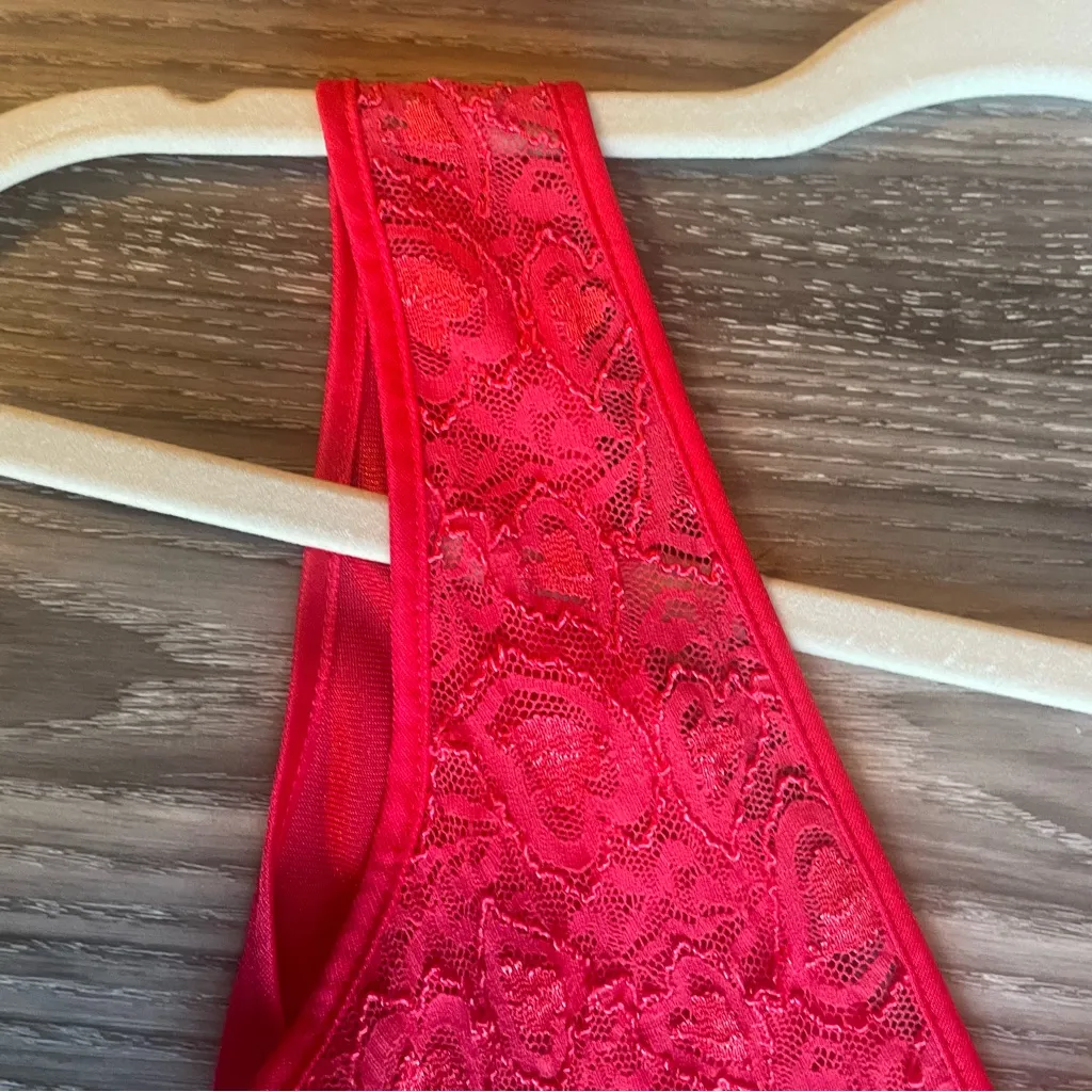 Romantic Moods Red Lipstick Lace Nightgown. - Image 5