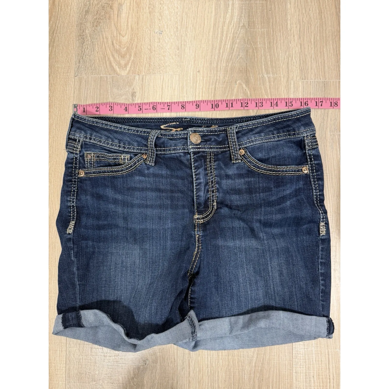Seven7 Women’s Dark Wash Denim Shorts Size 10 Cuffed Stretch Jean Shorts - Image 10