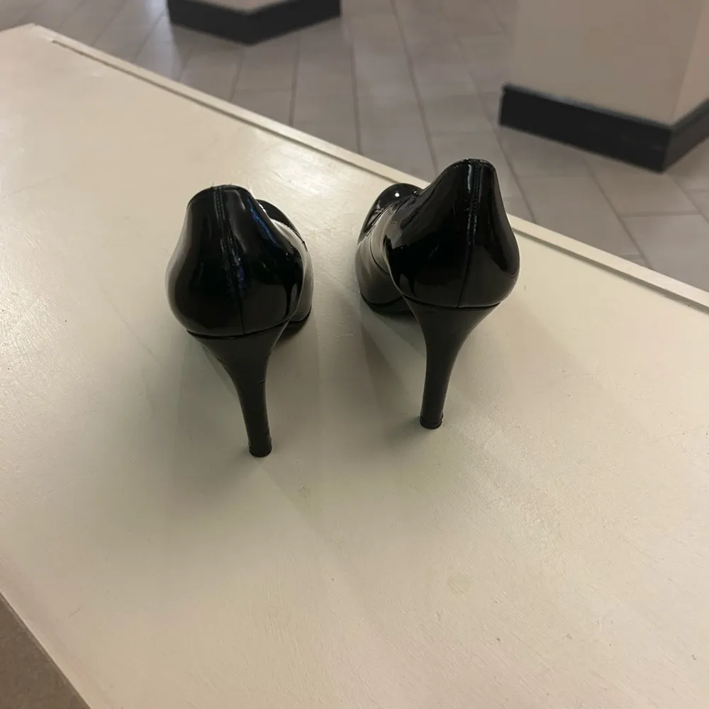 Heels Classic Black Patent Leather Heels 8M - Image 4