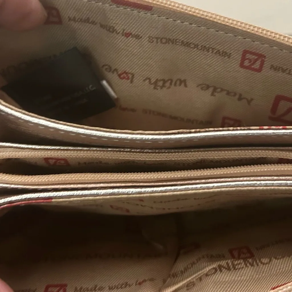 Bag Chic Metallic Rose Gold Clutch Stone Mountain like new! - Image 6