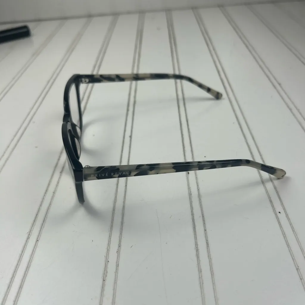 Privé Revaux Black Rectangle Reading Glasses (Unisex) - Image 3