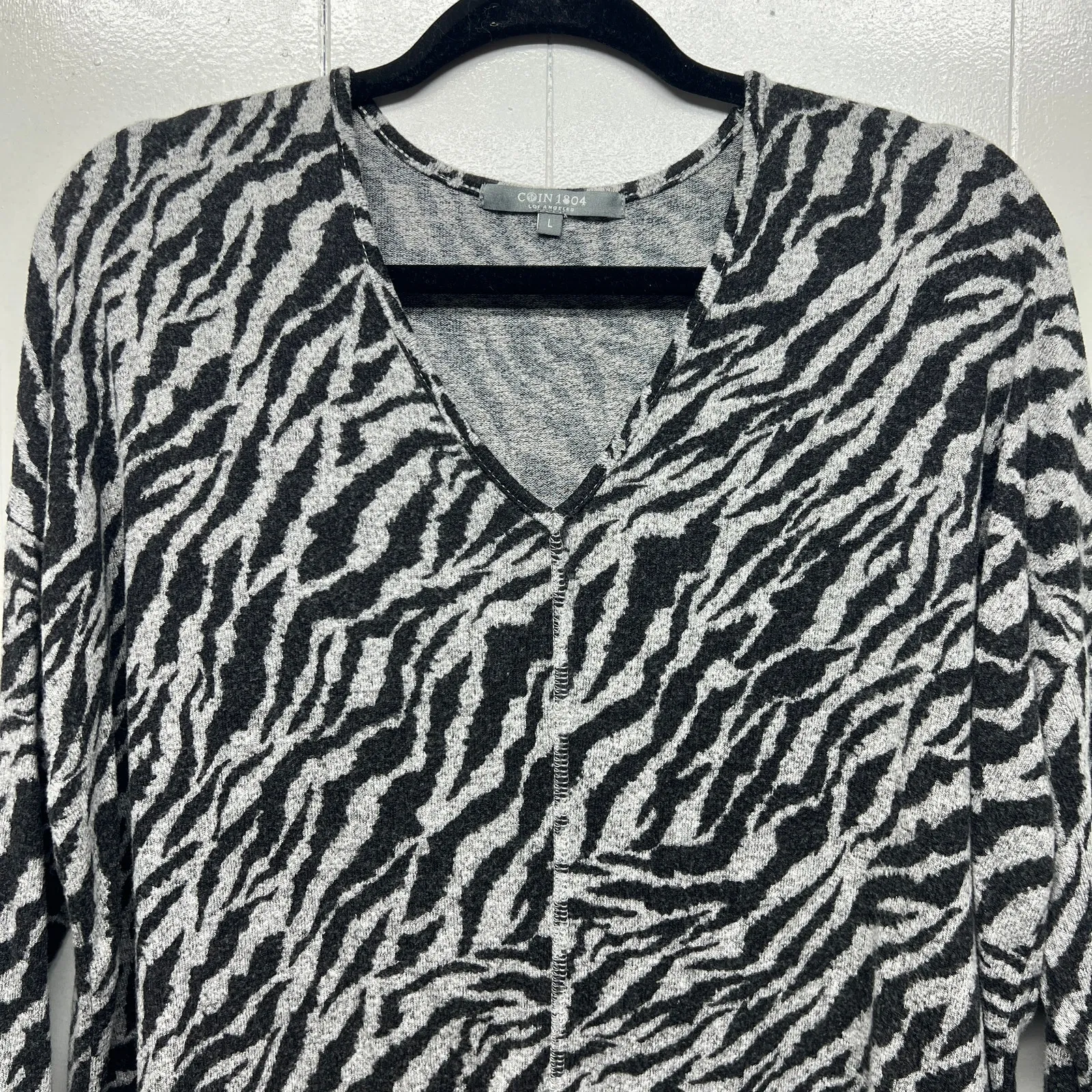 Coin 1804 Anthro Tiger Print Women's Pullover Sweater Size Large Black - Image 3