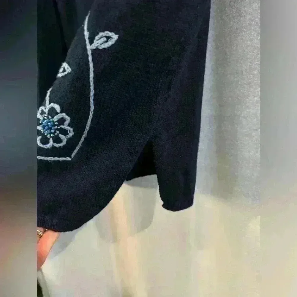 Women’s Blue River Ridge Embroidery Vintage Sweater Size M - Image 2