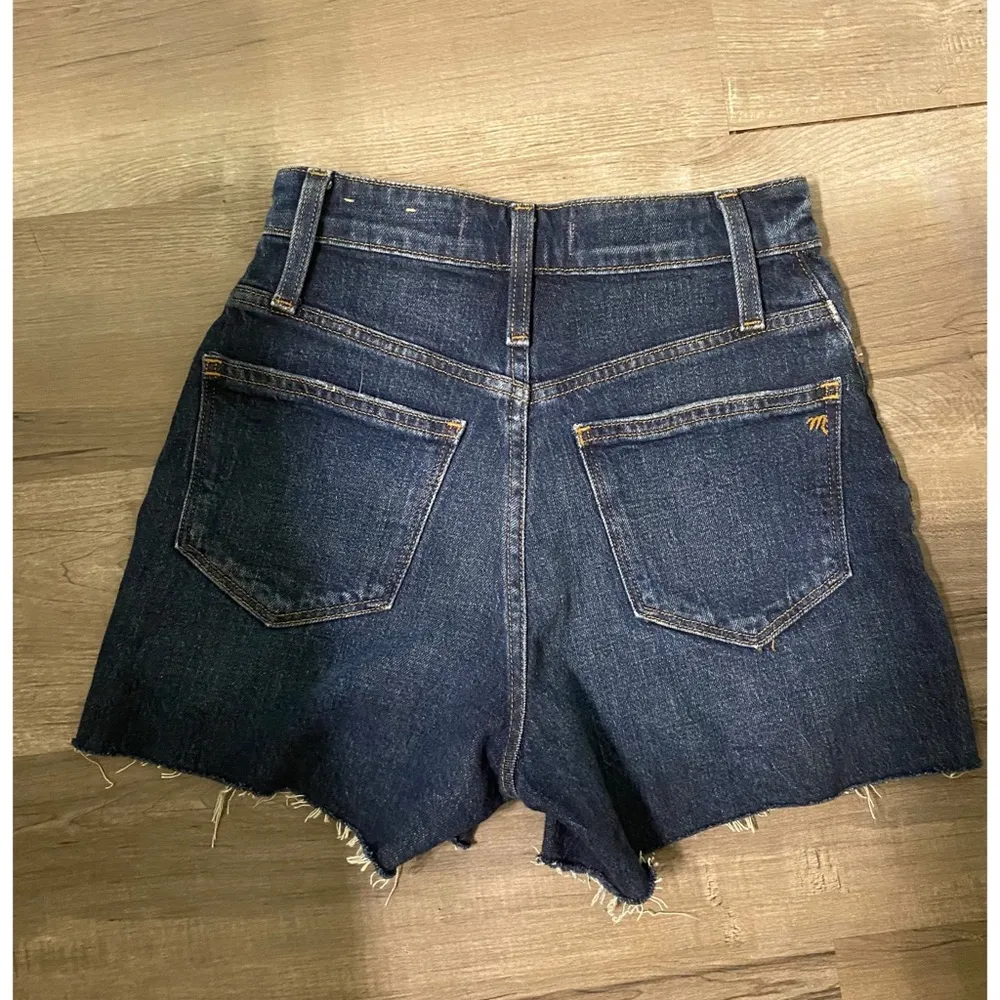 Madewell Curvy High Rise Shorts - Image 5