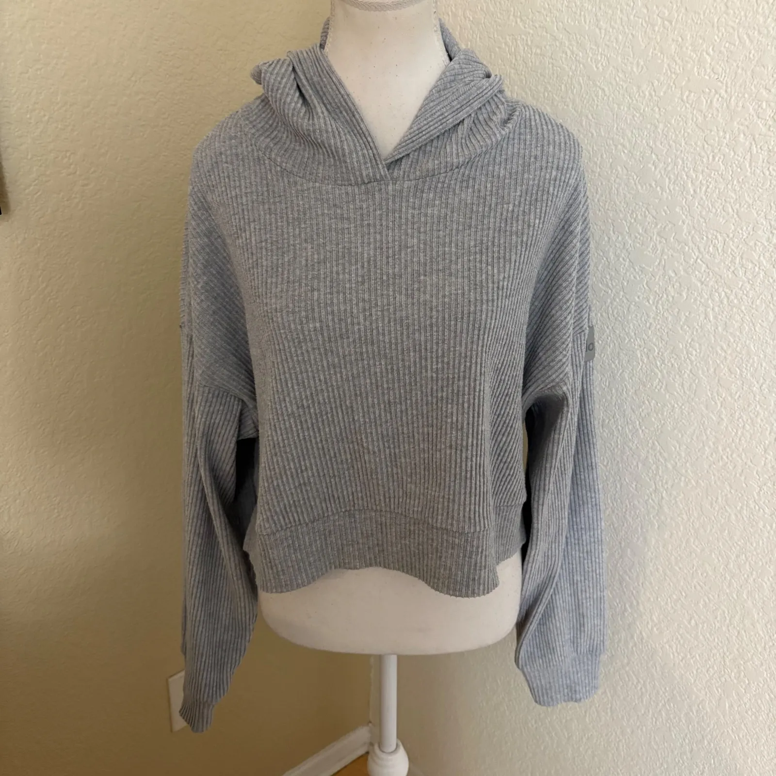 ALO Ribbed Muse Hoodie in Athletic Heather Grey Size Medium - Image 3