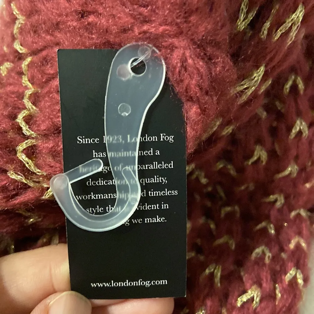 London Fog Beanie Hat & Infinity
Scarf Combo brand new with tags - Image 4