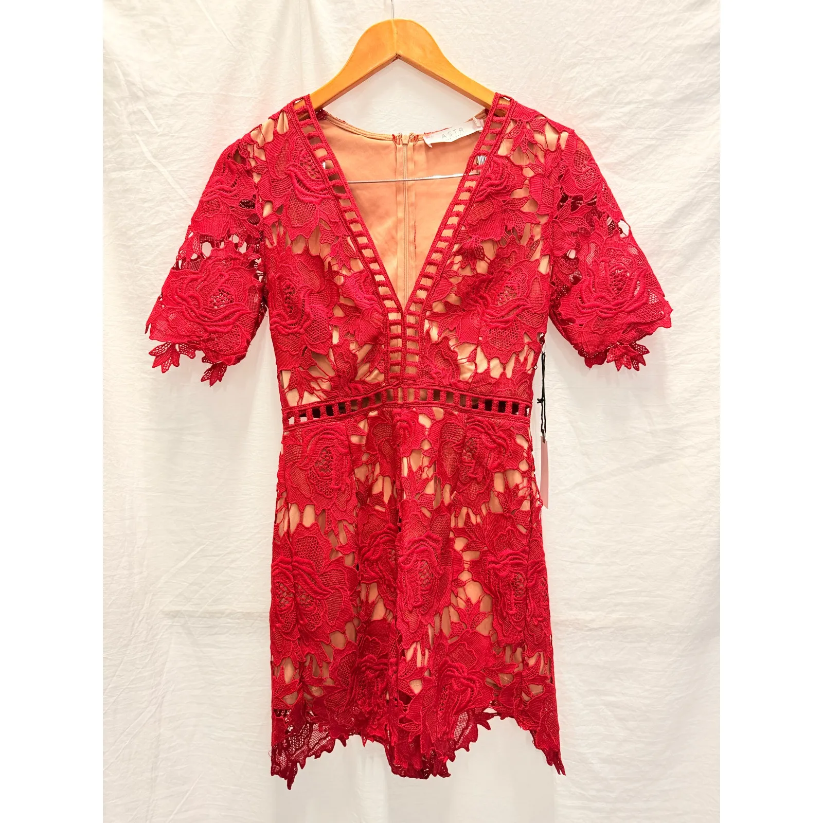 ASTR the Label NEW Short Sleeve V-Neck Lace Romper XS Romantic Spring‎ Summer - Image 4